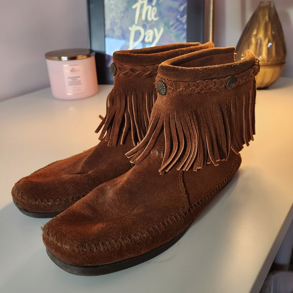 Minnetonka Moccasins 292 - Women's High Top Fringe Boot - Dusty Brown Suede